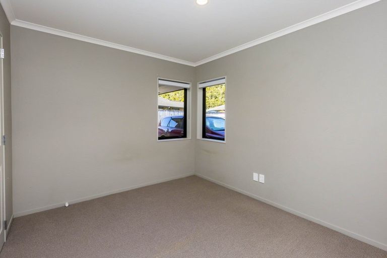 Photo of property in 4 Beaufort Close, Kingsley Heights, Upper Hutt, 5018