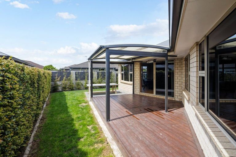 Photo of property in 18 Gibbston Close, Huntington, Hamilton, 3210