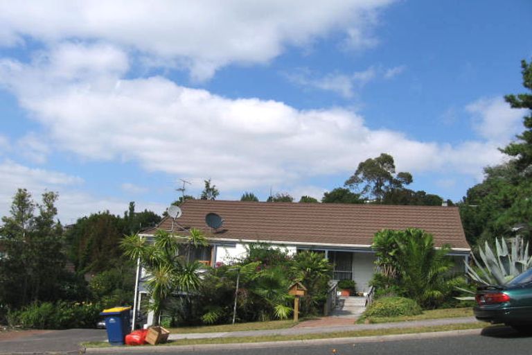 Photo of property in 90 John Downs Drive, Browns Bay, Auckland, 0630