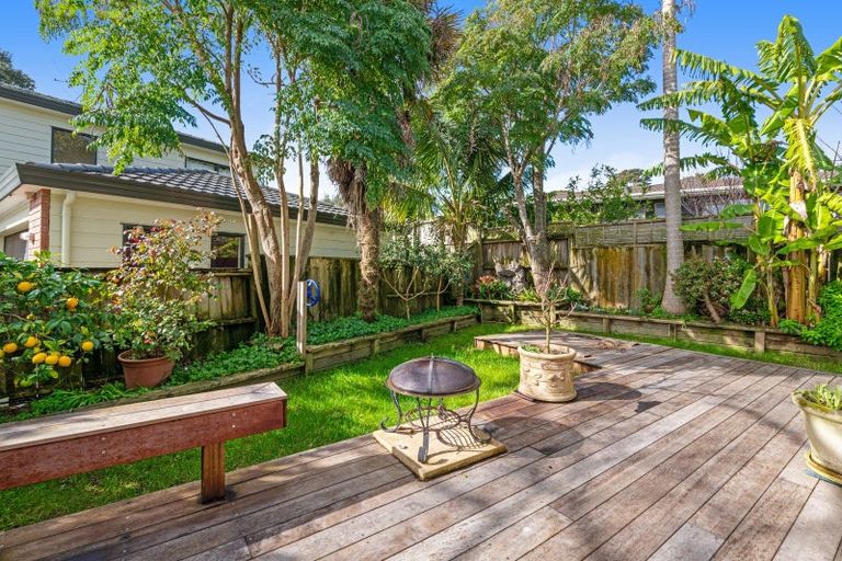 Photo of property in 23 Jelas Road, Red Beach, 0932