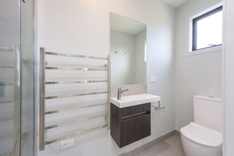 Photo of property in 2d Nerita Place, Long Bay, Auckland, 0630