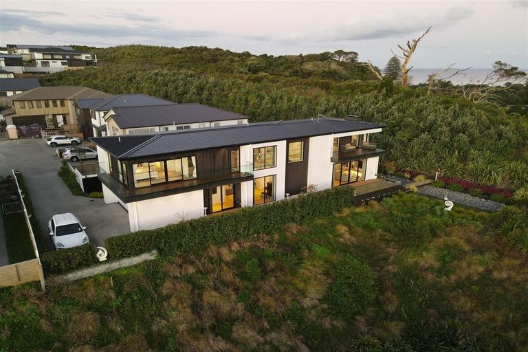 Photo of property in 6 Kina Place, Long Bay, Auckland, 0630