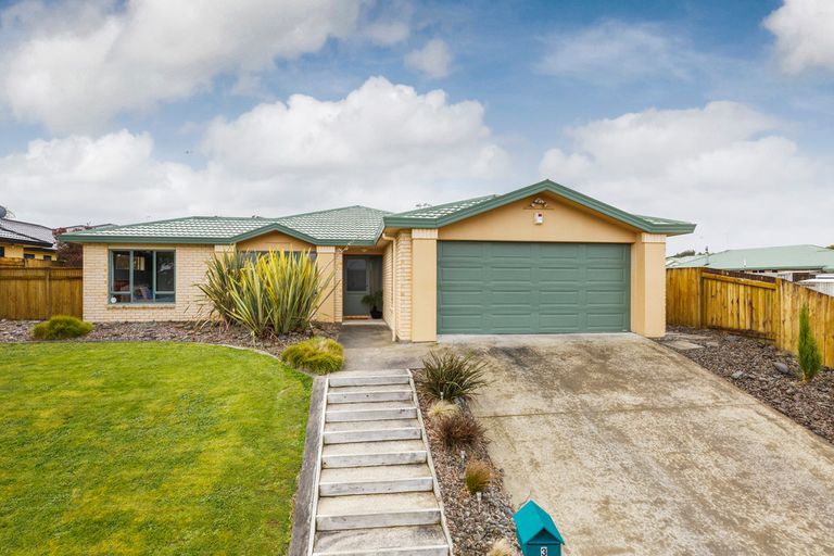 Photo of property in 3 Logan Way, Kelvin Grove, Palmerston North, 4414