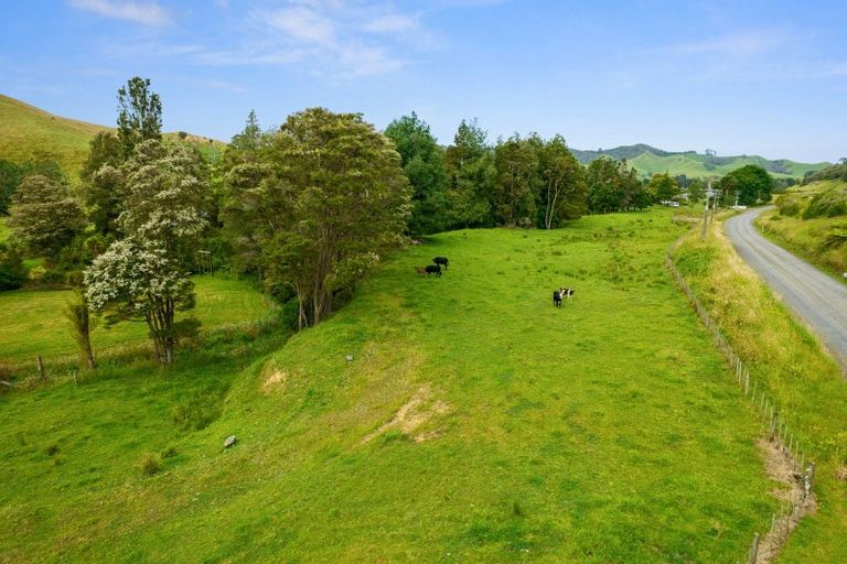 Photo of property in 150 Dimmock Road, Waitakaruru, Ngatea, 2471