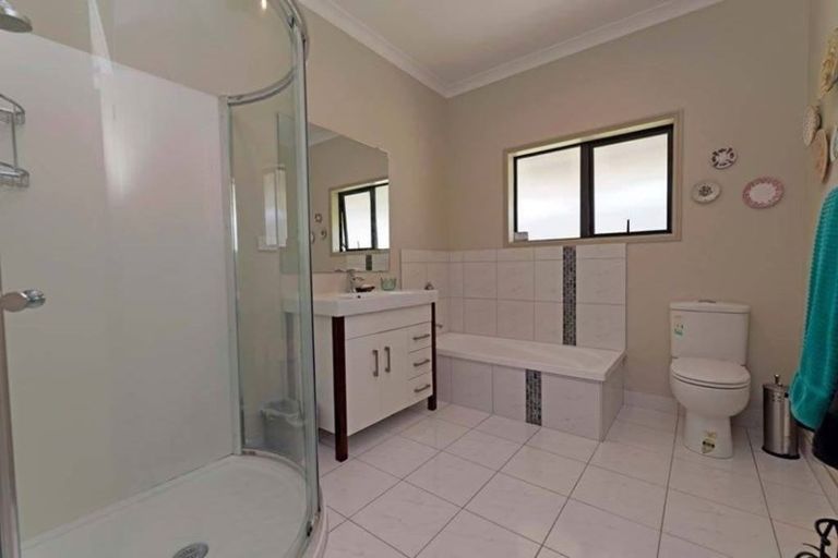 Photo of property in 65d View Road, Henderson, Auckland, 0612