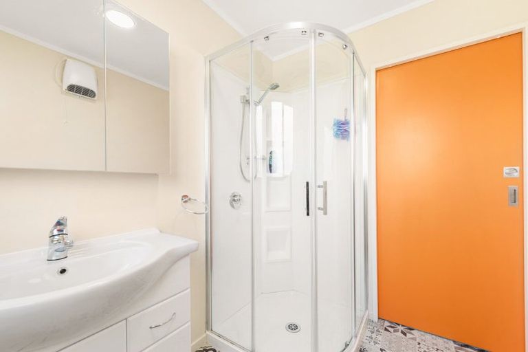 Photo of property in 42 Newburn Street, Waikaia, 9778