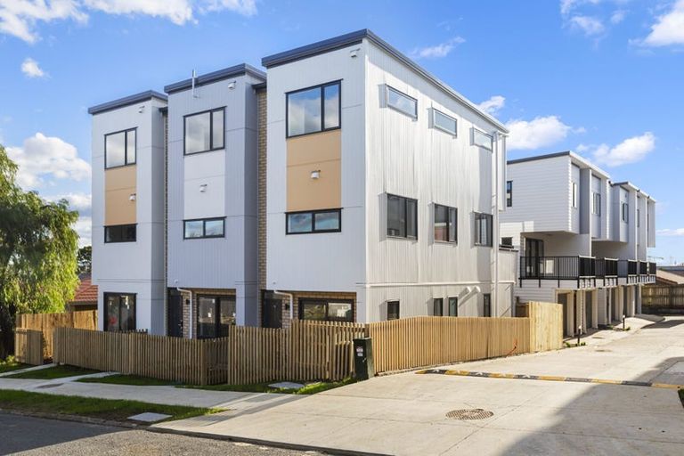 Photo of property in 3/5 Chevis Place, Pakuranga, Auckland, 2010