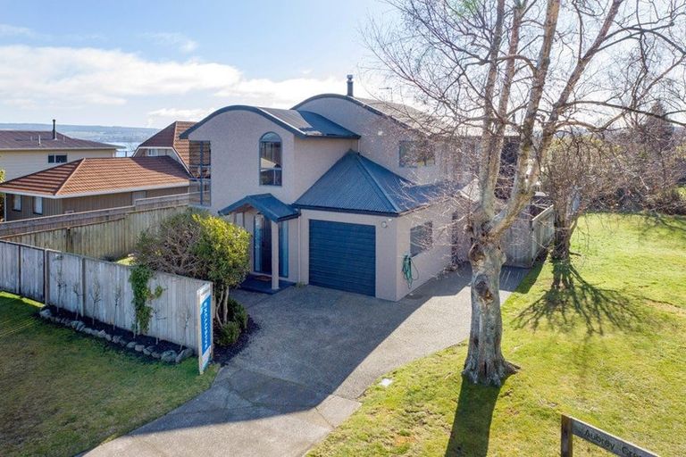Photo of property in 2/16 Aubrey Crescent, Rainbow Point, Taupo, 3330