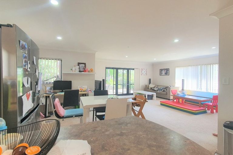 Photo of property in 33b Edmonton Road, Henderson, Auckland, 0612