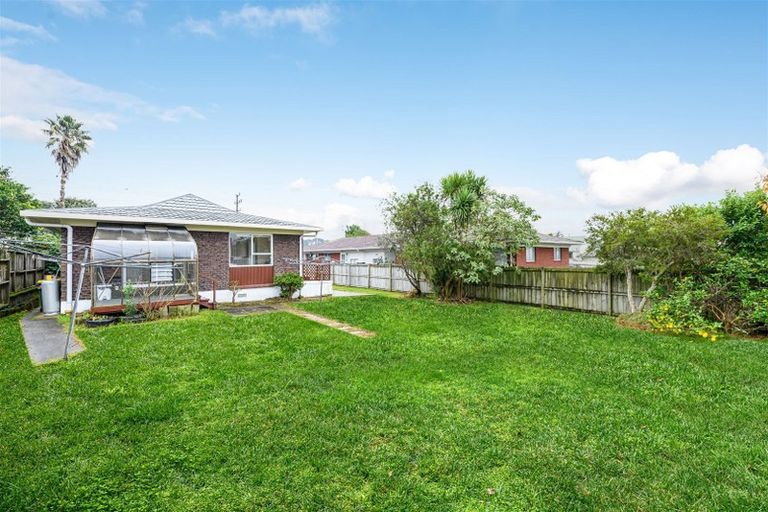 Photo of property in 2/69 Hepburn Road, Glendene, Auckland, 0602