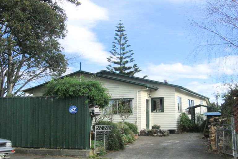 Photo of property in 16 Selwyn Road, Hospital Hill, Napier, 4110