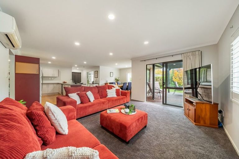 Photo of property in 17 Opal Avenue, Timberlea, Upper Hutt, 5018