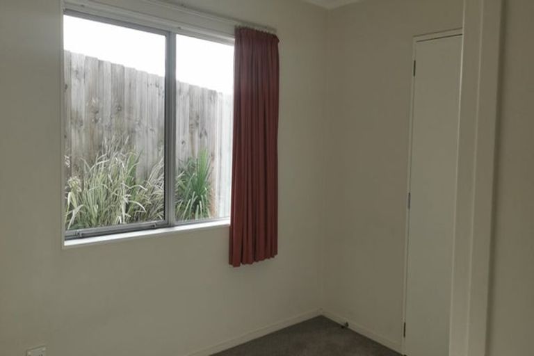 Photo of property in 171 Chivalry Road, Glenfield, Auckland, 0629