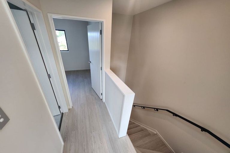 Photo of property in 103 Trias Road, Totara Vale, Auckland, 0629