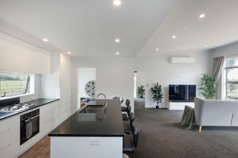 Photo of property in 78 Tamatarau Road, Tokomaru, Palmerston North, 4474