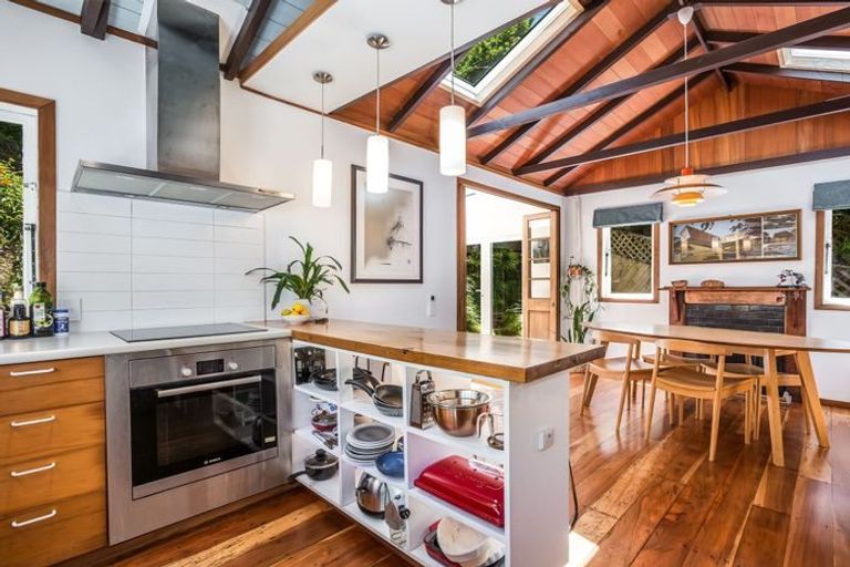 Photo of property in 21 Ferry Road, Days Bay, Lower Hutt, 5013