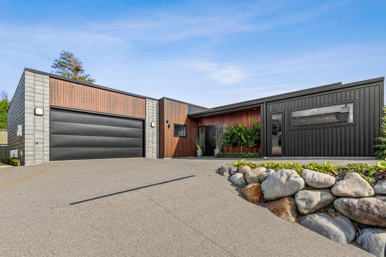 Photo of property in 6 Piper Way, Glen Avon, New Plymouth, 4312