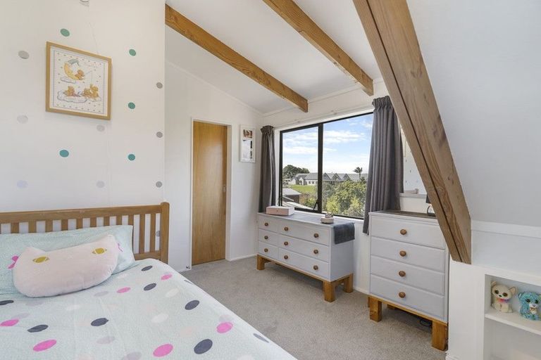 Photo of property in 6 Channing Crescent, Botany Downs, Auckland, 2010