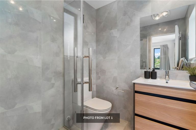 Photo of property in 1/4 Mcquoid Place, Glenfield, Auckland, 0629