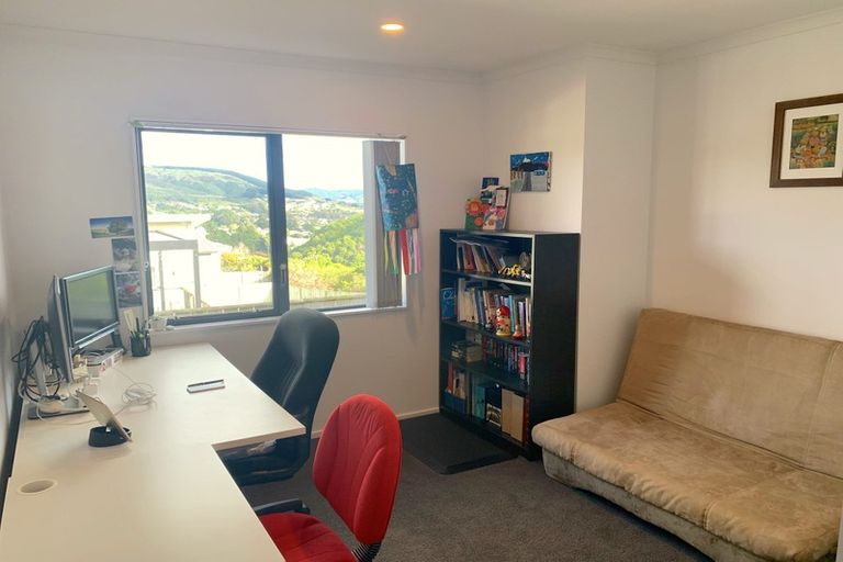 Photo of property in 6 Kaimai Place, Aotea, Porirua, 5024