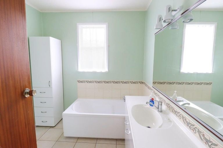 Photo of property in 140 Limbrick Street, Terrace End, Palmerston North, 4410