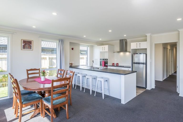 Photo of property in 10 Tapuhikura Street, Waikanae, 5036