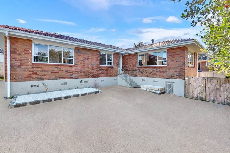 Photo of property in 5 Solar Road, Glen Eden, Auckland, 0602