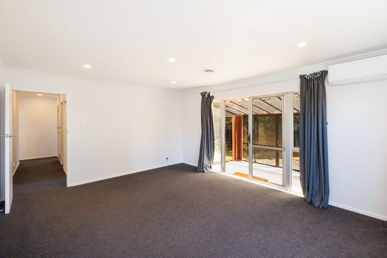 Photo of property in 14 Hillcrest Drive, Kelvin Grove, Palmerston North, 4414