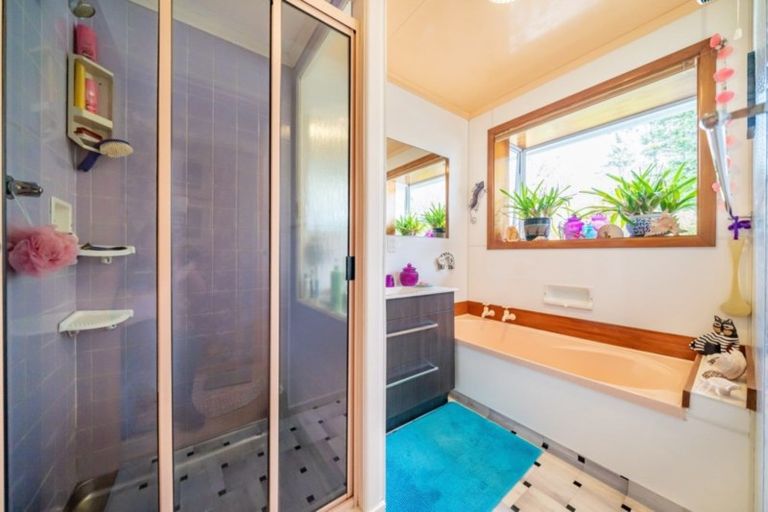 Photo of property in 10 Avro Road, Blue Mountains, Upper Hutt, 5371