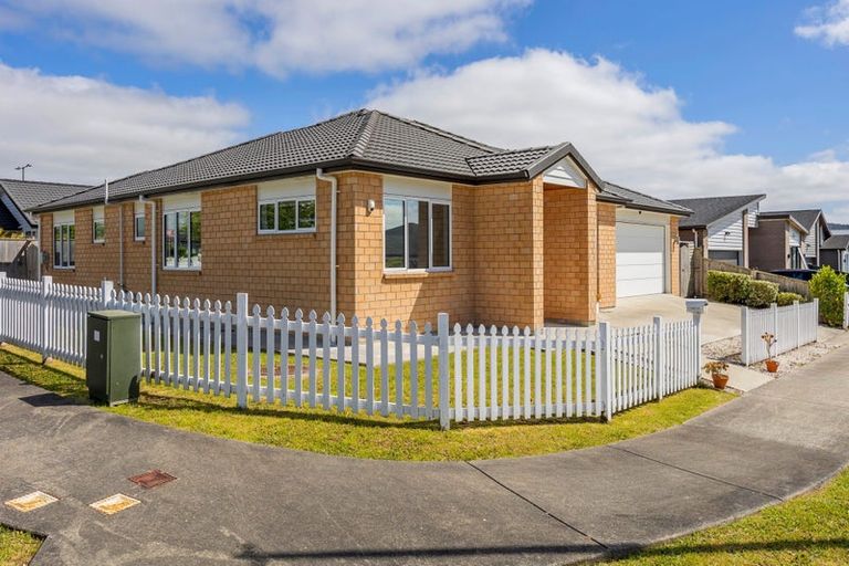 Photo of property in 3 Konoba Avenue, Kumeu, 0810