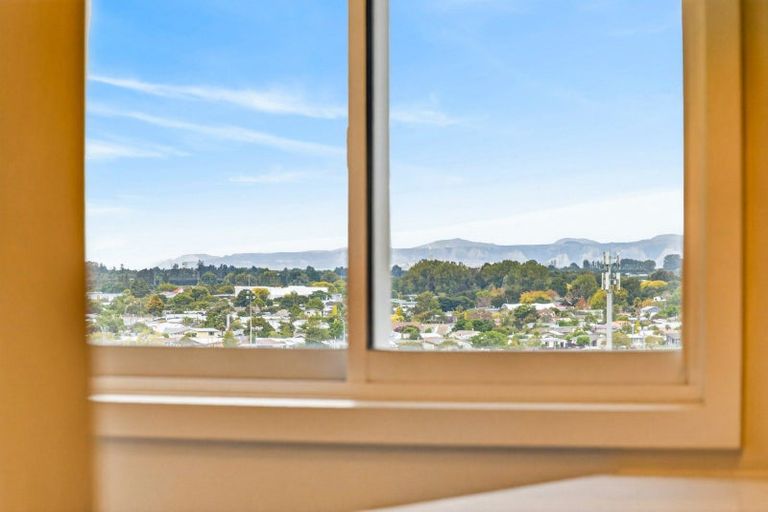 Photo of property in 77 Oak Road, Poraiti, Napier, 4112