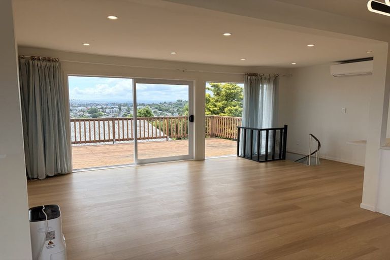 Photo of property in 1/82 Manuka Road, Glenfield, Auckland, 0629