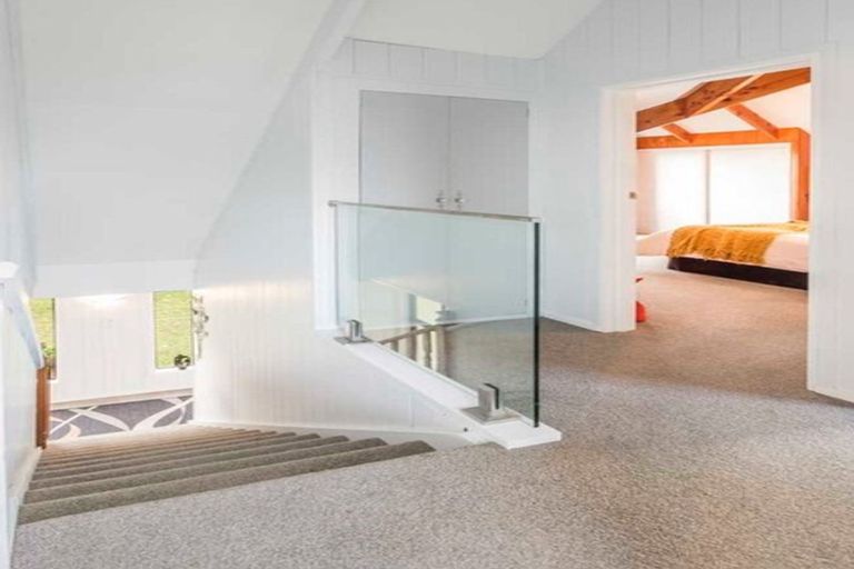 Photo of property in 1 Gails Drive, Okura, Auckland, 0792