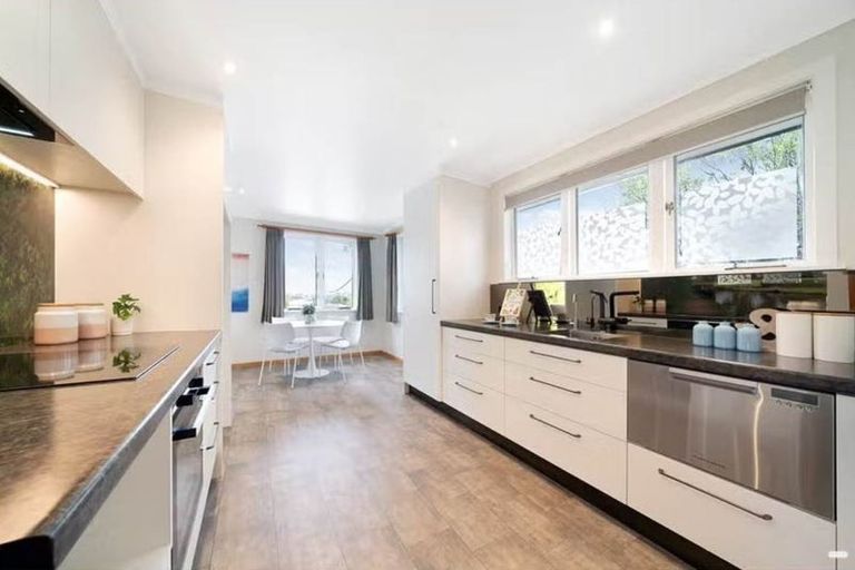 Photo of property in 34 Coniston Avenue, Te Atatu South, Auckland, 0610