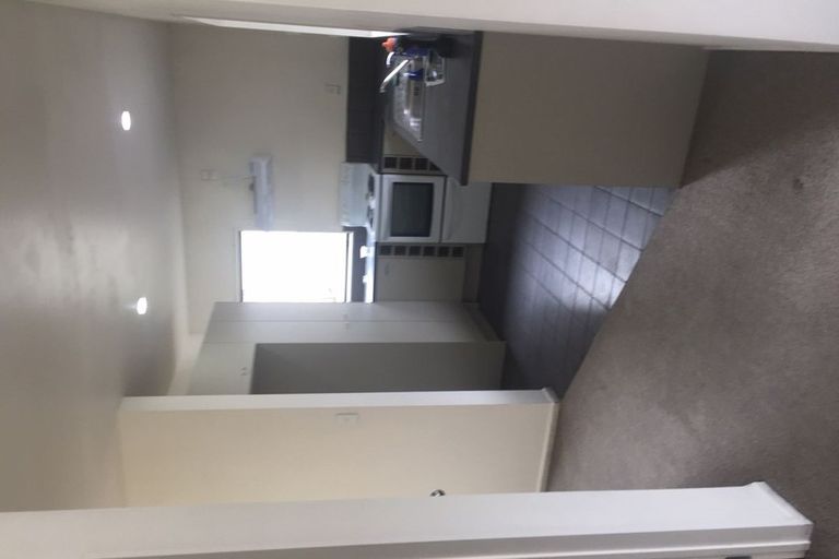 Photo of property in 9b Woodall Place, Totara Vale, Auckland, 0627