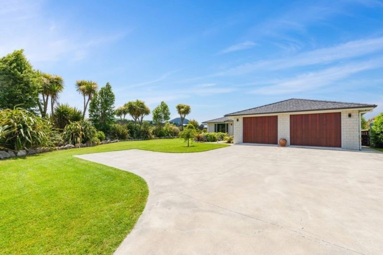 Photo of property in 94 Lisland Drive, Kinloch, Taupo, 3377