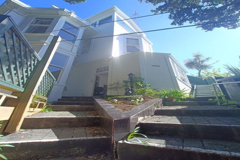 Photo of property in 34 Talavera Terrace, Kelburn, Wellington, 6012