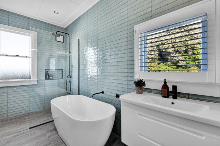 Photo of property in 120 Pendarves Street, New Plymouth, 4312