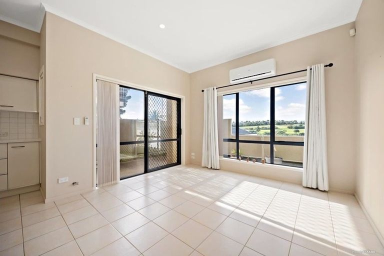 Photo of property in 100 Nautilus Drive, Gulf Harbour, Whangaparaoa, 0930