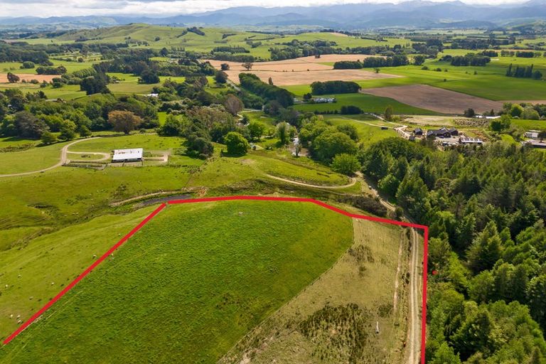 Photo of property in 490 Bluff Rangitumau Road, Rangitumau, Masterton, 5871
