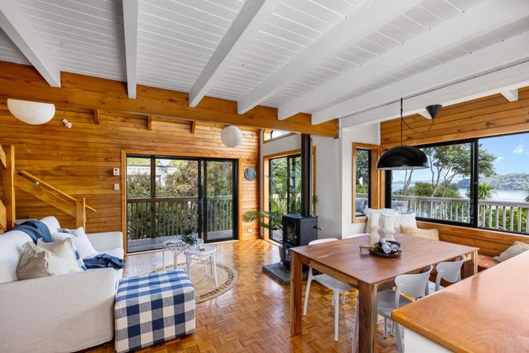 Photo of property in 4 Hillside Crescent, Leigh, 0985