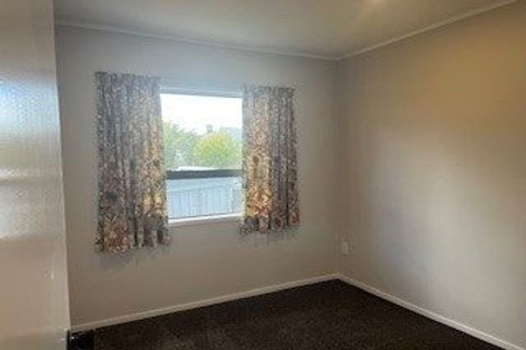 Photo of property in 1/40c West Coast Road, Glen Eden, Auckland, 0602