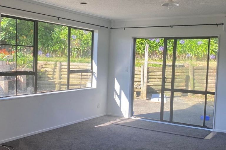 Photo of property in 112 Norana Road, Timberlea, Upper Hutt, 5018