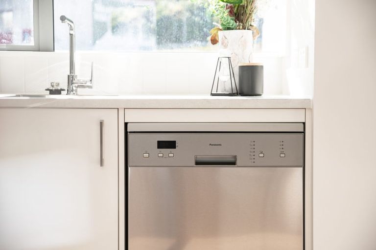 Photo of property in 84 Ara Paiwhenua, Tawa, Wellington, 5028