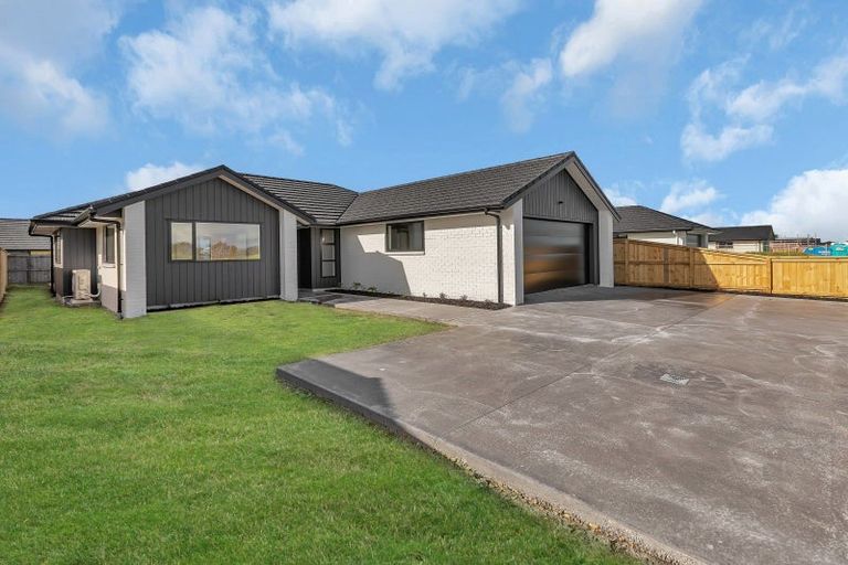 Photo of property in 11 Kapiakauri Road, One Tree Point, 0118