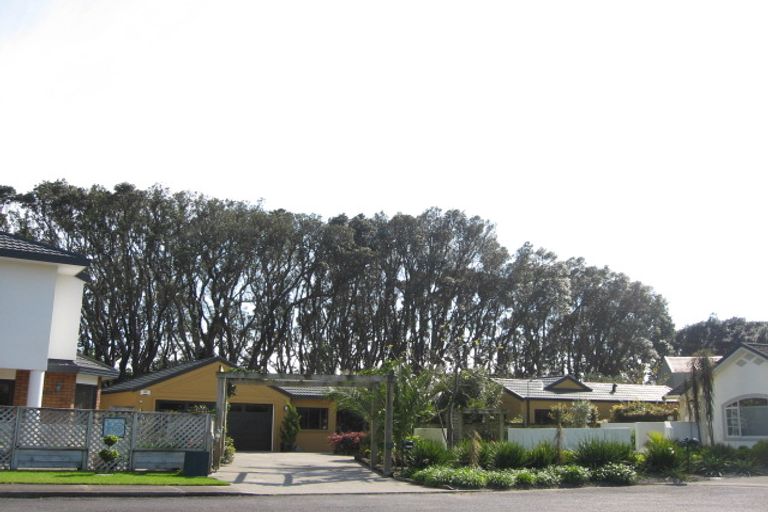 Photo of property in 13a Kawaroa Close, New Plymouth, 4310