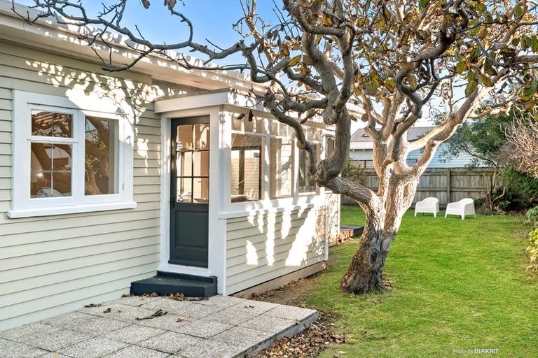 Photo of property in 35 Aparima Avenue, Miramar, Wellington, 6022