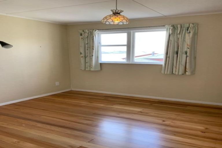 Photo of property in 2 Cluny Road, Plimmerton, Porirua, 5026