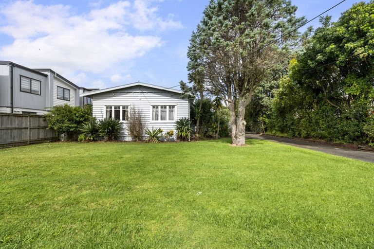 Photo of property in 93 Lynwood Road, New Lynn, Auckland, 0600