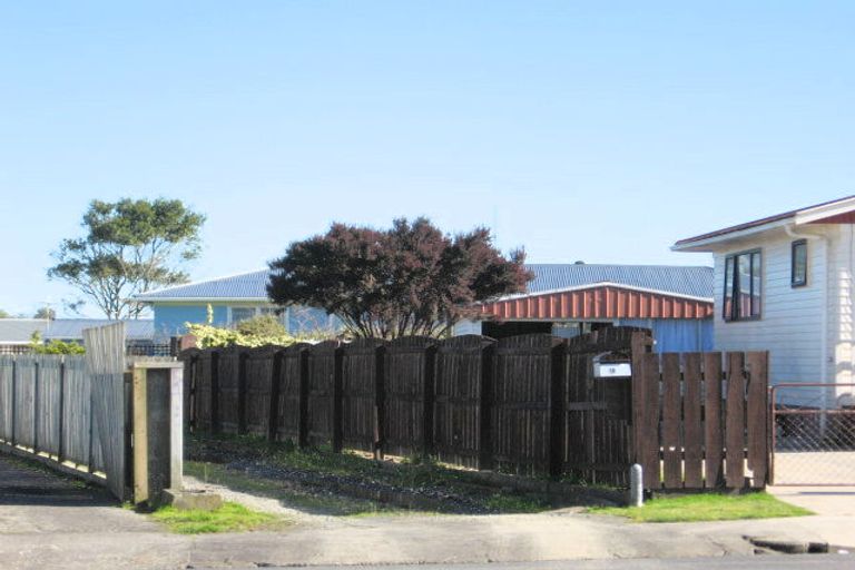 Photo of property in 18 Belgrave Place, Papakura, 2110